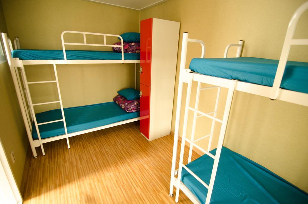 Kimchee Sinchon Guesthouse Seoul Zimmer foto