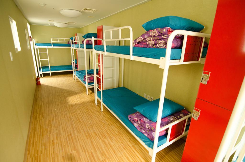 Kimchee Sinchon Guesthouse Seoul Zimmer foto